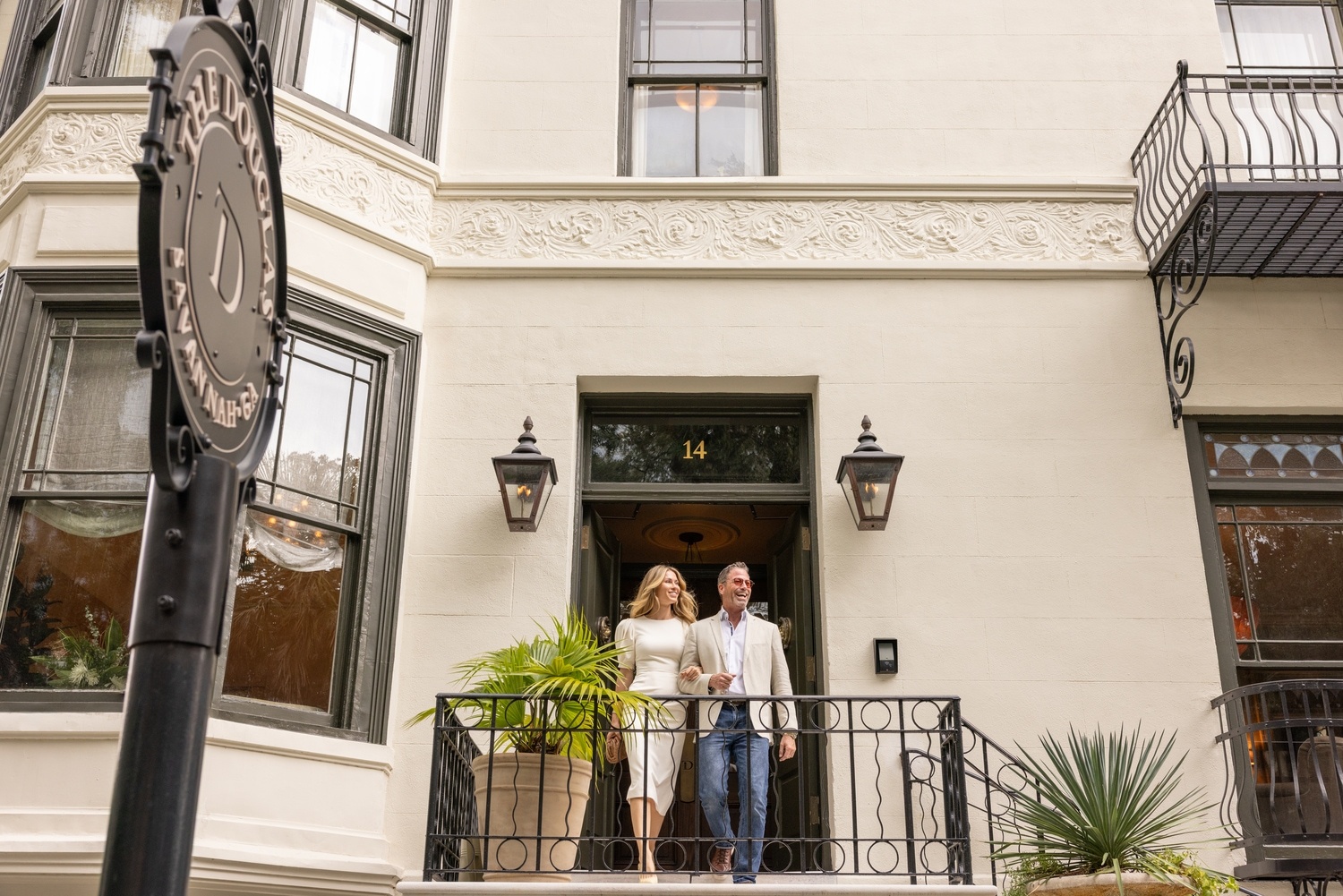 14] Exterior Couple Entrance