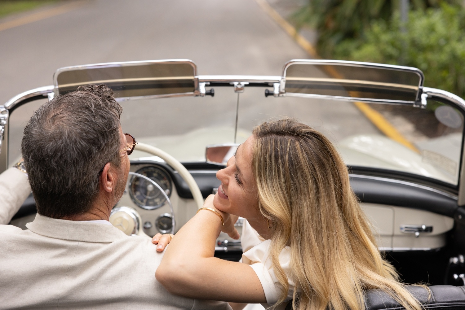 15] Exterior Couple Car