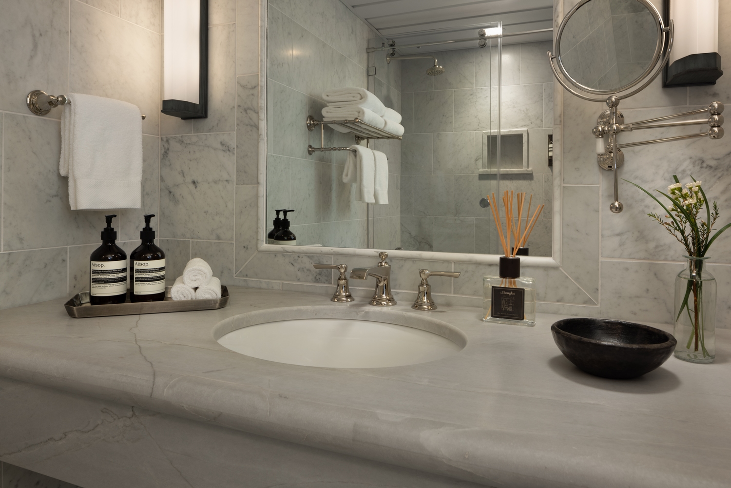 Room 9 2nd Floor Room Bathroom